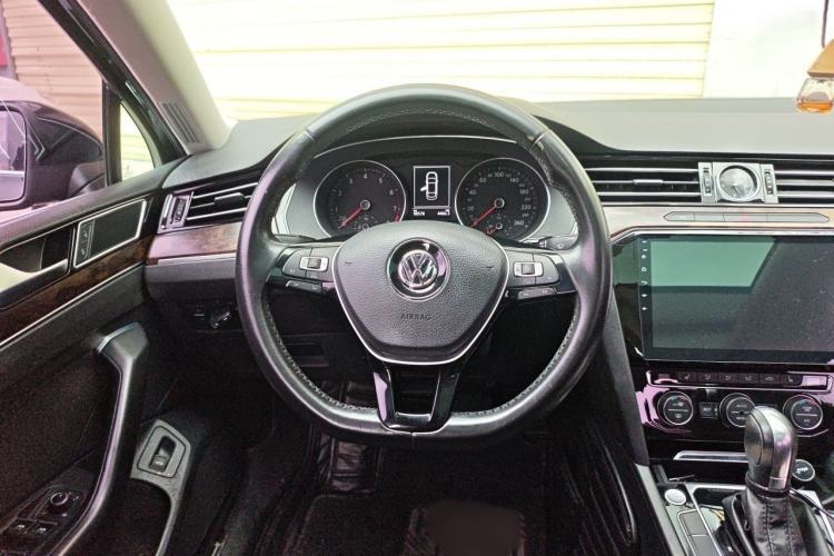 Used Volkswagen Magotan 2018 330TSI DSG Luxury Model Steering Wheel