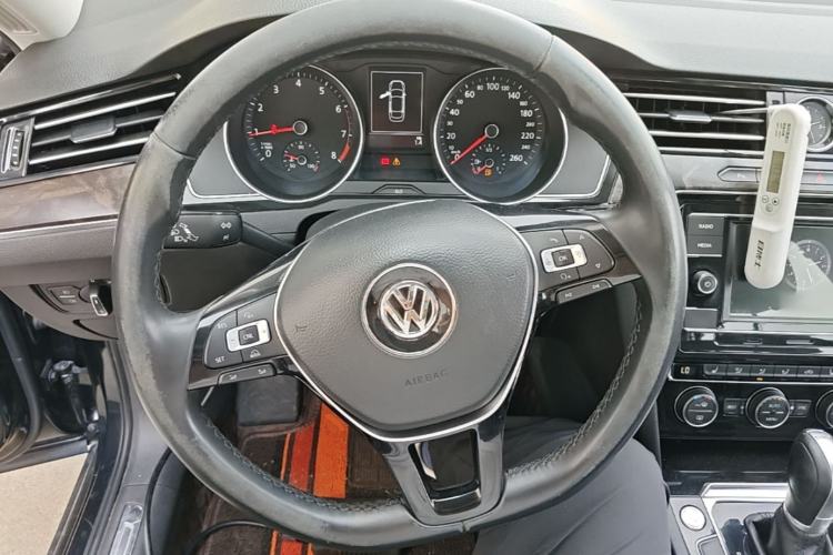 Used Volkswagen Magotan 2018 Facelift 330TSI DSG Luxury Model Steering Wheel