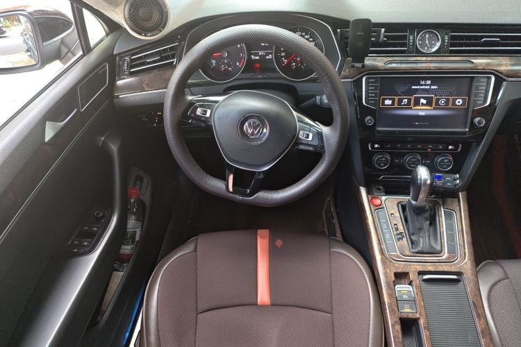 Used Volkswagen Magotan 2018 330TSI DSG Luxury Model Steering Wheel