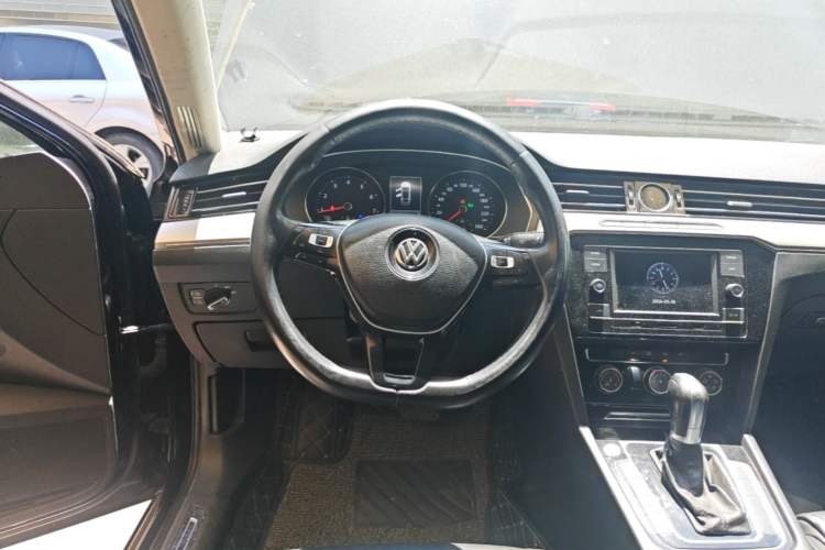 Used Volkswagen Magotan 2018 330TSI DSG Advanced Model Steering Wheel