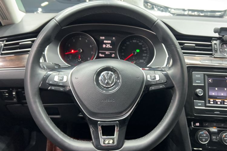 Used Volkswagen Magotan 2018 330TSI DSG Luxury Model Steering Wheel