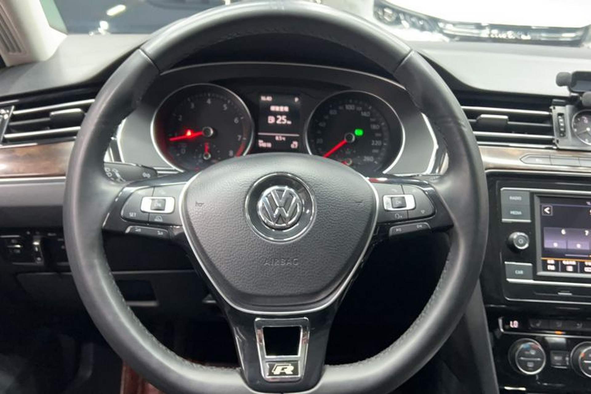 Used Volkswagen Magotan 2018 330TSI DSG Luxury Model Steering Wheel