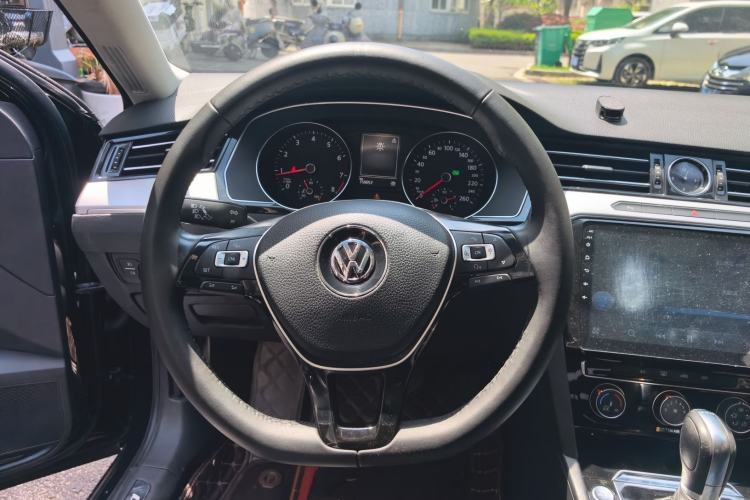 Used Volkswagen Magotan 2018 330TSI DSG Advanced Model Steering Wheel