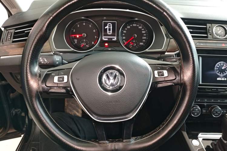 Used Volkswagen Magotan 2018 Facelift 330TSI DSG Luxury Model Steering Wheel