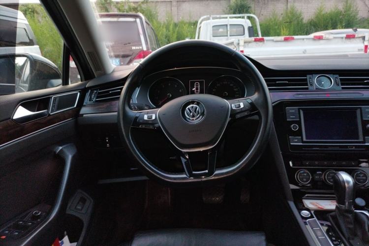 Used Volkswagen Magotan 2018 Facelift 330TSI DSG Luxury Model Steering Wheel