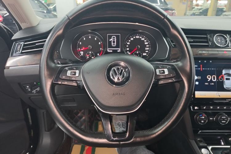 Used Volkswagen Magotan 2018 Facelift 330TSI DSG Luxury Model Steering Wheel