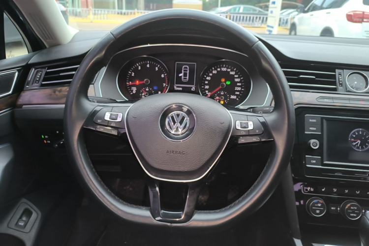 Used Volkswagen Magotan 2018 330TSI DSG Luxury Model Steering Wheel