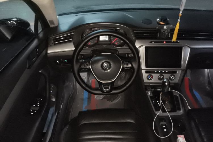 Used Volkswagen Magotan 2018 280TSI DSG Comfort Model Steering Wheel