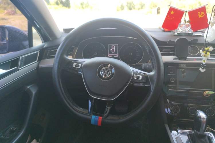 Used Volkswagen Magotan 2018 330TSI DSG Advanced Model Steering Wheel
