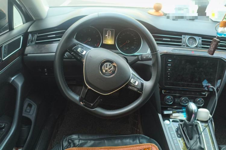 Used Volkswagen Magotan 2018 330TSI DSG Luxury Model Steering Wheel