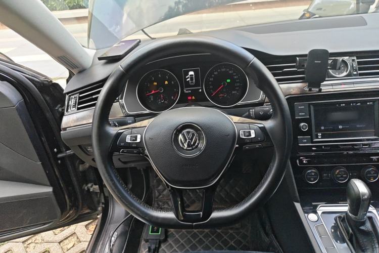 Used Volkswagen Magotan 2018 330TSI DSG Luxury Model Steering Wheel