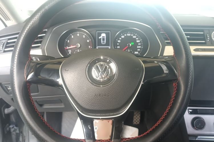 Used Volkswagen Magotan 2018 280TSI DSG Comfort Model Steering Wheel