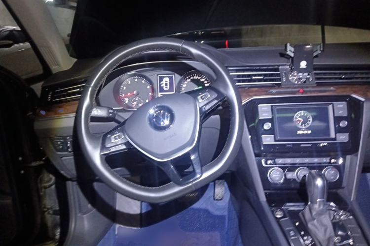 Used Volkswagen Magotan 2018 Facelift 330TSI DSG Luxury Model Steering Wheel