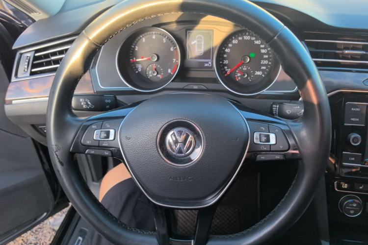 Used Volkswagen Magotan 2018 Facelift 330TSI DSG Luxury Model Steering Wheel