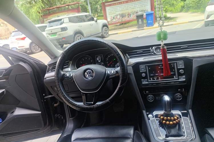 Used Volkswagen Magotan 2018 330TSI DSG Luxury Model Steering Wheel