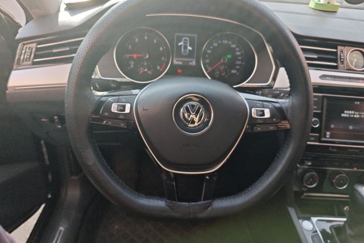 Used Volkswagen Magotan 2018 330TSI DSG Advanced Model Steering Wheel