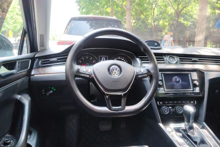 Used Volkswagen Magotan 2018 Facelift 330TSI DSG Luxury Model Steering Wheel