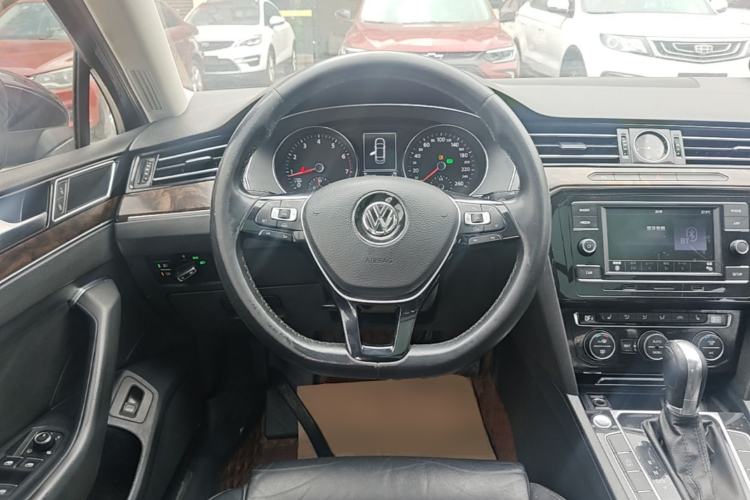 Used Volkswagen Magotan 2018 Facelift 330TSI DSG Luxury Model Steering Wheel