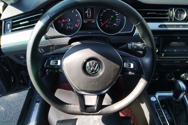 Used Volkswagen Magotan 2018 280TSI DSG Leading Model Steering Wheel