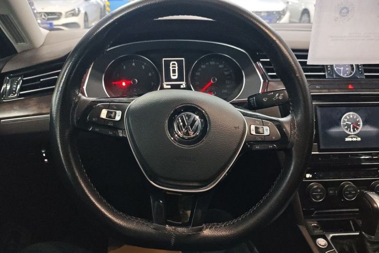 Used Volkswagen Magotan 2018 Facelift 330TSI DSG Luxury Model Steering Wheel
