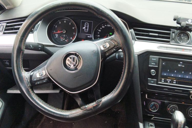 Used Volkswagen Magotan 2018 330TSI DSG Advanced Model Steering Wheel