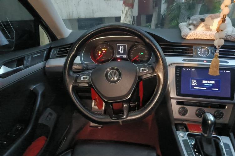Used Volkswagen Magotan 2018 280TSI DSG Comfort Model Steering Wheel