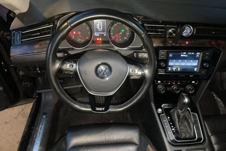 Used Volkswagen Magotan 2018 Facelift 330TSI DSG Luxury Model Steering Wheel