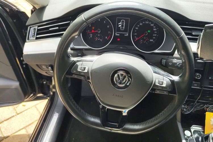 Used Volkswagen Magotan 2018 330TSI DSG Luxury Model Steering Wheel