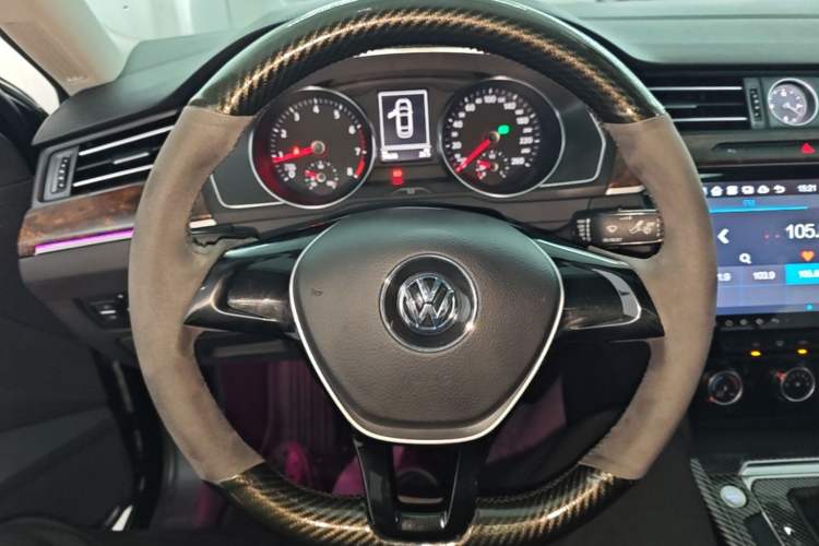 Used Volkswagen Magotan 2018 280TSI DSG Comfort Model Steering Wheel