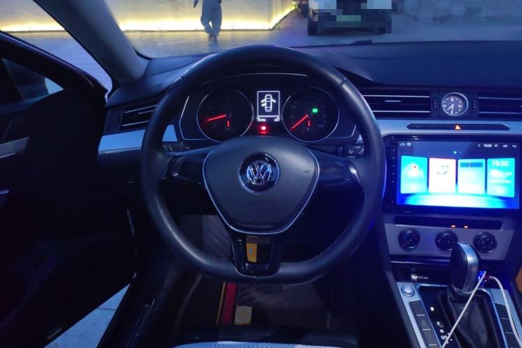 Used Volkswagen Magotan 2018 280TSI DSG Comfort Model Steering Wheel