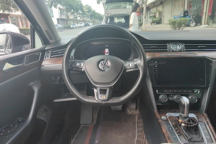 Used Volkswagen Magotan 2018 330TSI DSG Luxury Model Steering Wheel