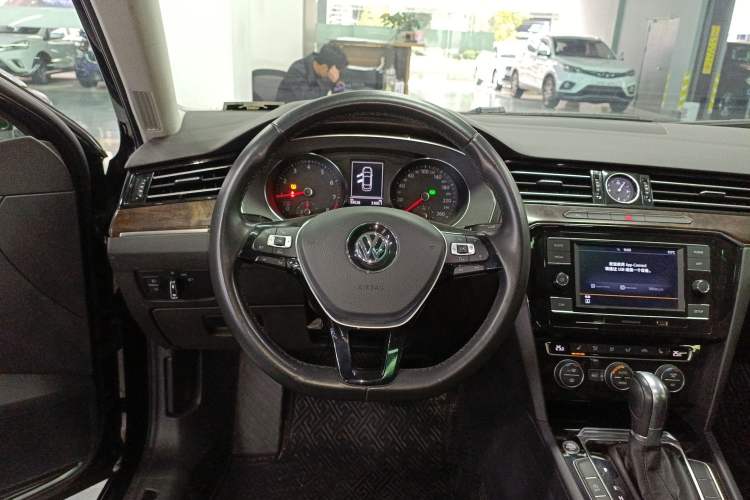 Used Volkswagen Magotan 2018 Facelift 380TSI DSG Luxury Version Steering Wheel