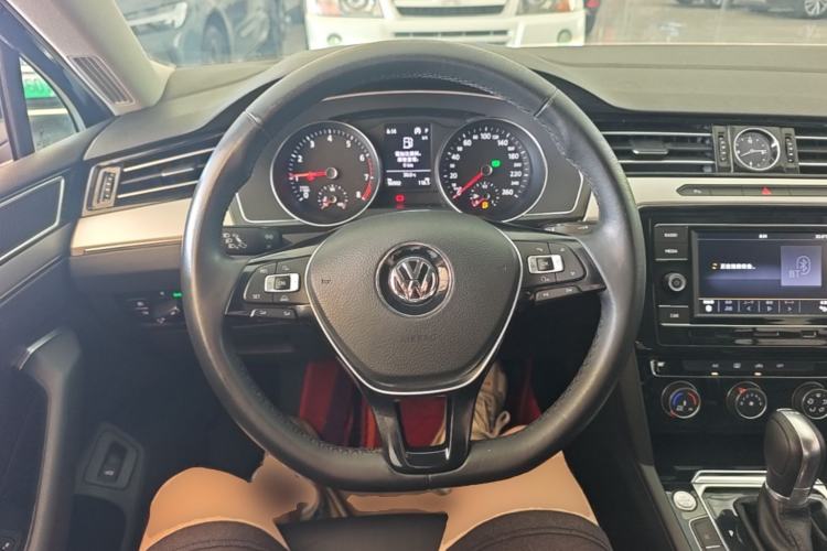 Used Volkswagen Magotan 2018 330TSI DSG Advanced Model Steering Wheel