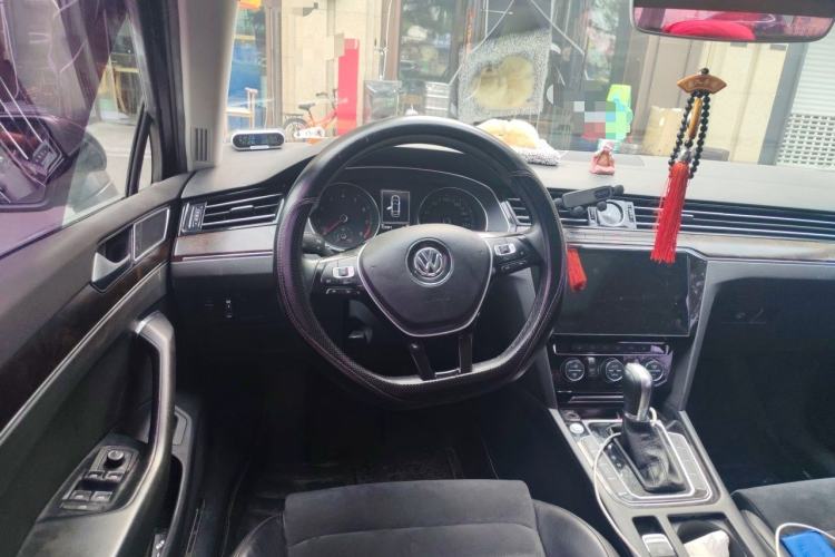 Used Volkswagen Magotan 2018 330TSI DSG Luxury Model Steering Wheel