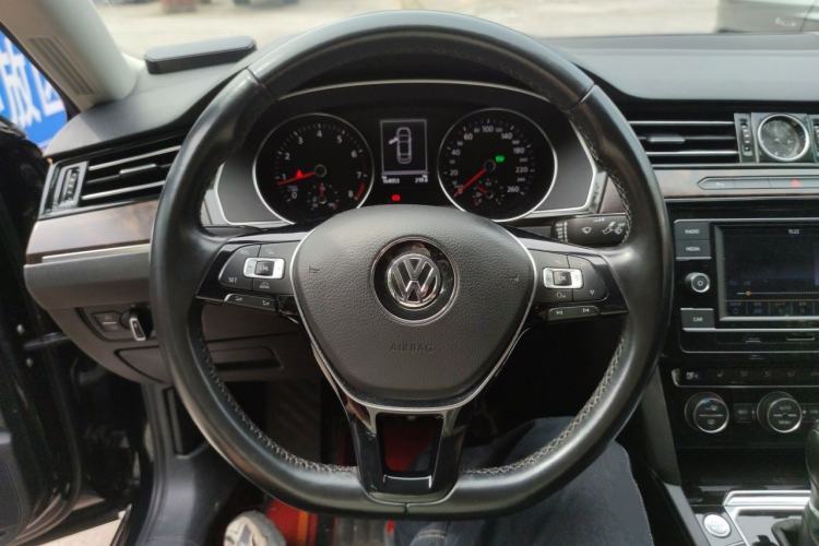 Used Volkswagen Magotan 2018 330TSI DSG Luxury Model Steering Wheel