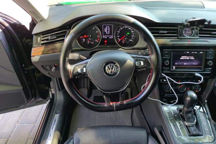 Used Volkswagen Magotan 2018 Facelift 330TSI DSG Luxury Model Steering Wheel