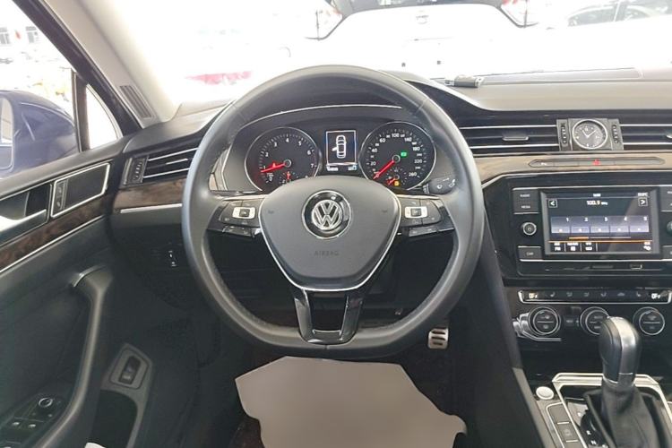 Used Volkswagen Magotan 2018 Facelift 330TSI DSG Luxury Model Steering Wheel