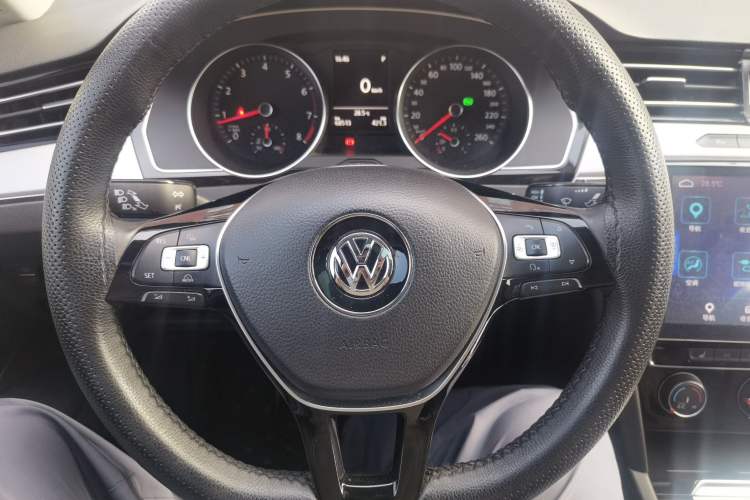 Used Volkswagen Magotan 2018 330TSI DSG Advanced Model Steering Wheel