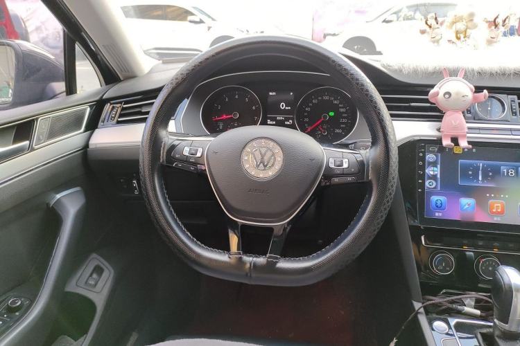 Used Volkswagen Magotan 2018 330TSI DSG Advanced Model Steering Wheel