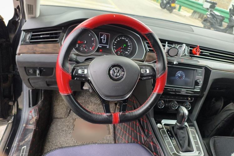 Used Volkswagen Magotan 2018 Facelift 330TSI DSG Luxury Model Steering Wheel