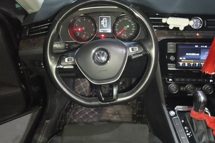 Used Volkswagen Magotan 2018 330TSI DSG Luxury Model Steering Wheel