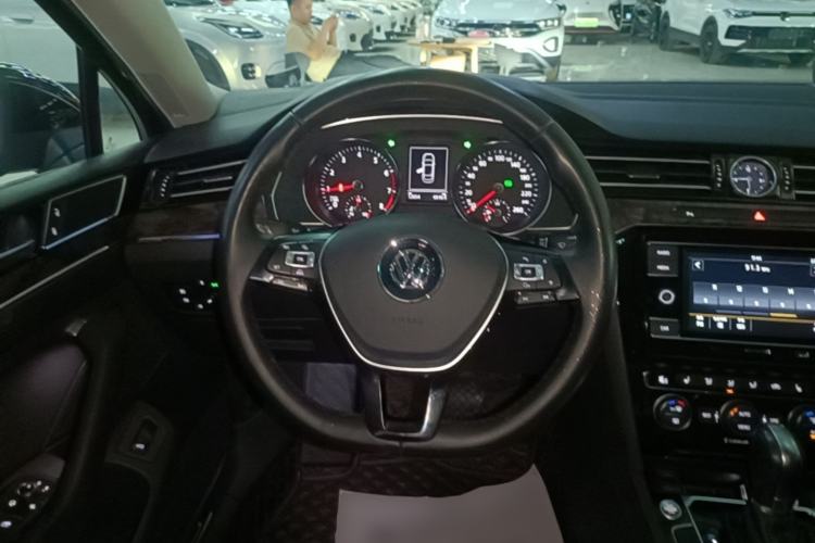 Used Volkswagen Magotan 2018 Facelift 330TSI DSG Luxury Model Steering Wheel