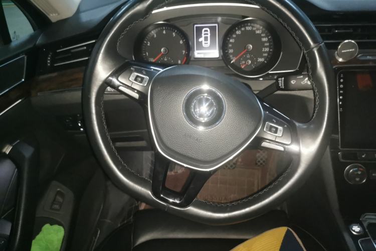 Used Volkswagen Magotan 2018 330TSI DSG Luxury Model Steering Wheel