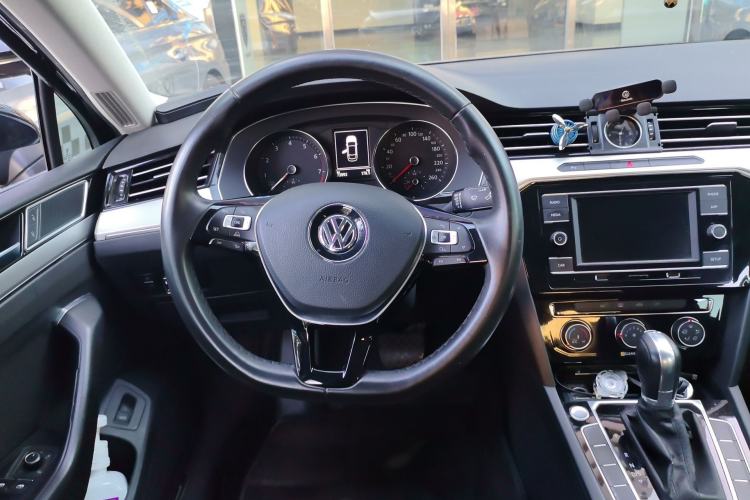 Used Volkswagen Magotan 2018 330TSI DSG Advanced Model Steering Wheel