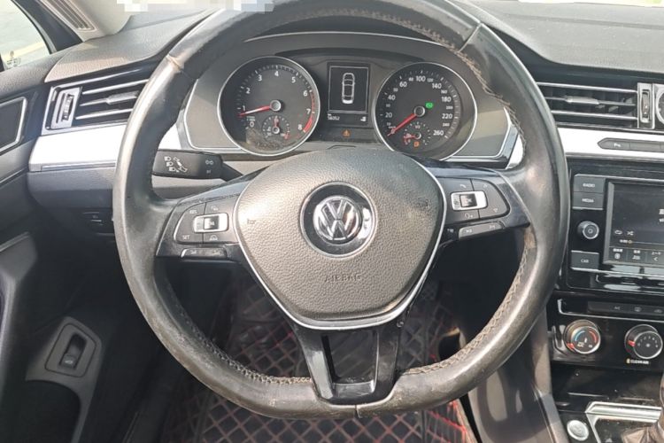 Used Volkswagen Magotan 2018 330TSI DSG Advanced Model Steering Wheel