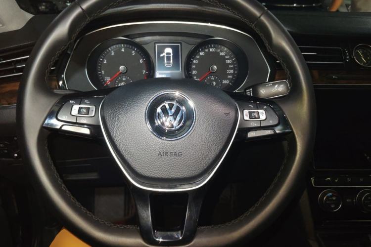 Used Volkswagen Magotan 2018 330TSI DSG Luxury Model Steering Wheel