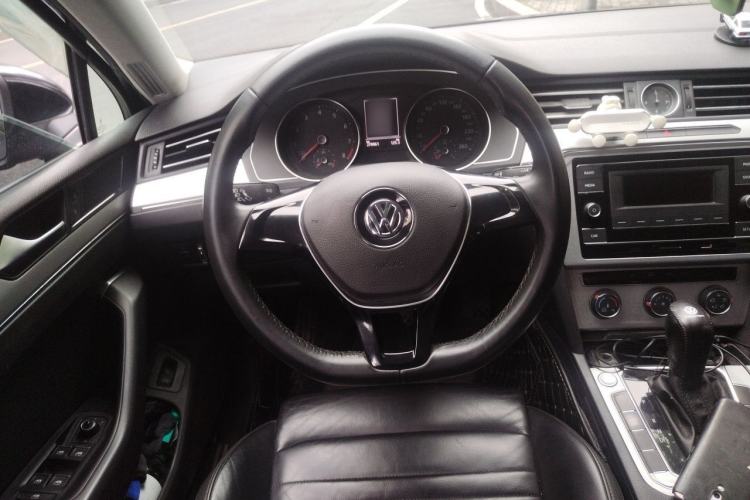 Used Volkswagen Magotan 2018 280TSI DSG Comfort Model Steering Wheel