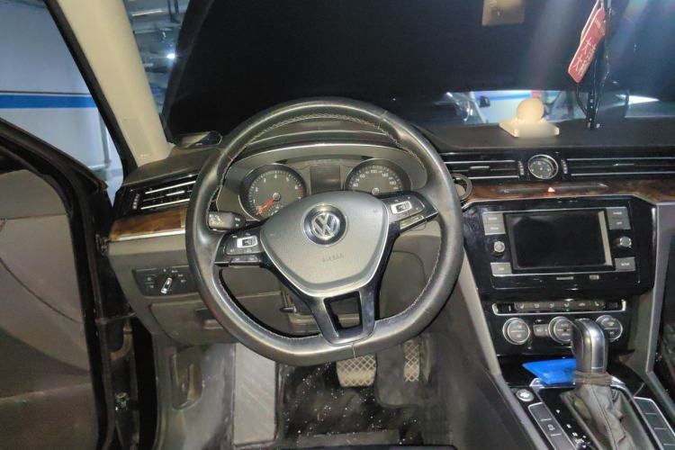 Used Volkswagen Magotan 2018 Facelift 330TSI DSG Luxury Model Steering Wheel