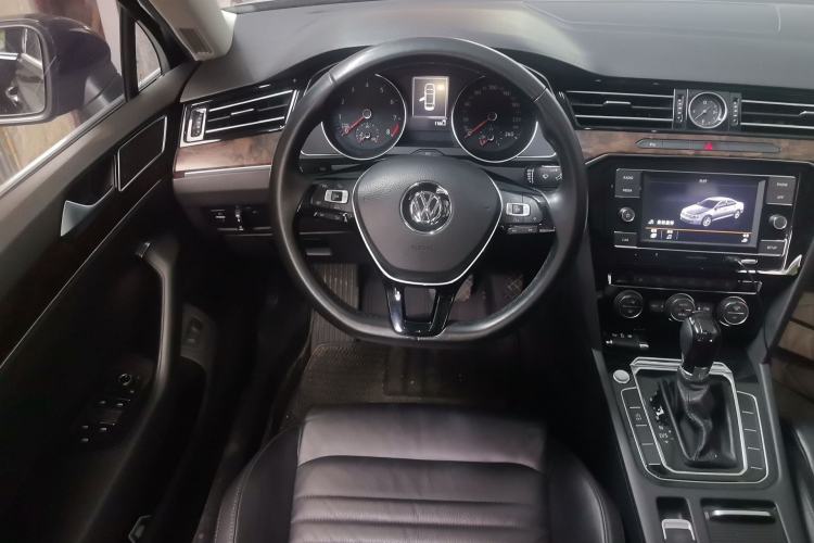Used Volkswagen Magotan 2018 Facelift 330TSI DSG Luxury Model Steering Wheel