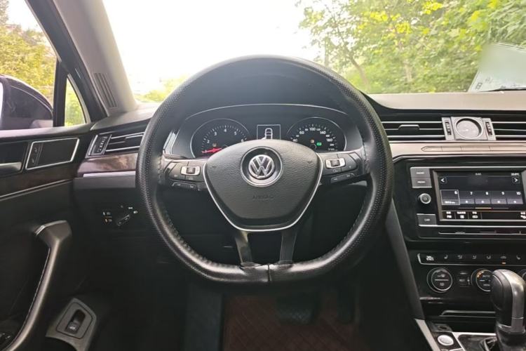 Used Volkswagen Magotan 2018 Facelift 330TSI DSG Luxury Model Steering Wheel